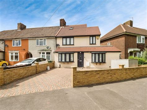 5 Bed End Terrace House For Sale In Porters Avenue Dagenham Rm8 £