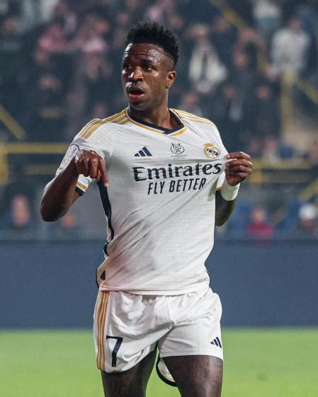 Supercopa De Espa A Vinicius Jr Se Pone El Sombrero Con Un