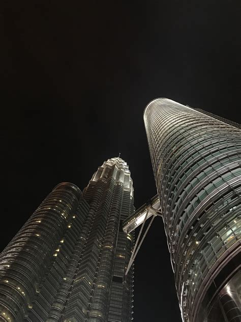 Petronas Towers in Kuala-Lumpur : r/pics