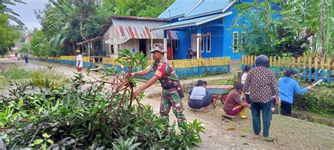 Babinsa Koramil Menui Kepulauan Ajak Warga Desa Padala