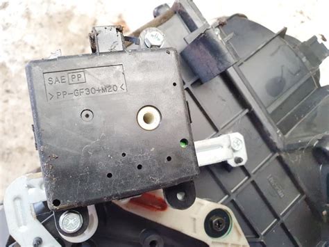 T Used Heater Vent Flap Control Actuator Motor Nissan Primera