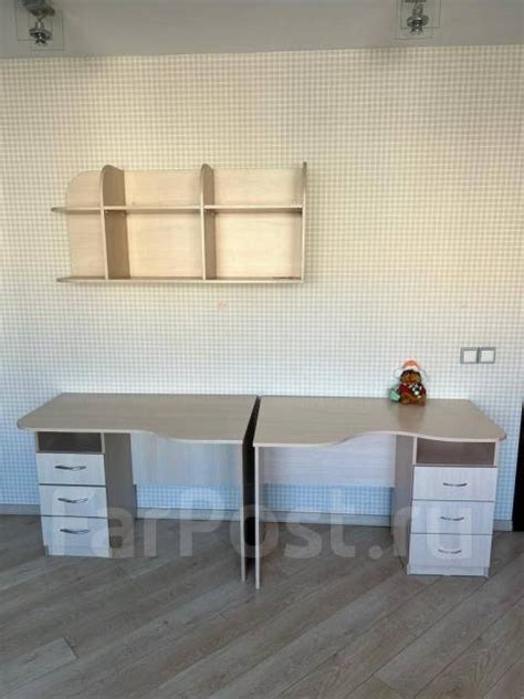 Продам письменный стол. Самовывоз, прямоугольный, ящик, тумба, бежевый ...