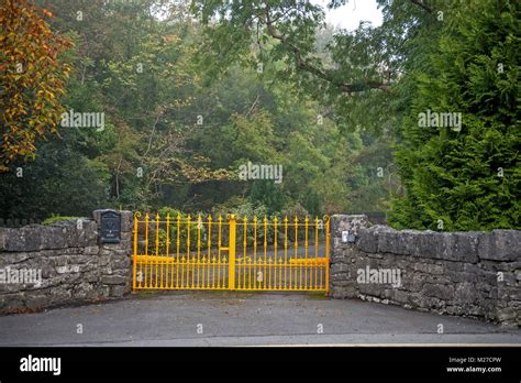 Yellow Gate Hi Res Stock Photography And Images Alamy