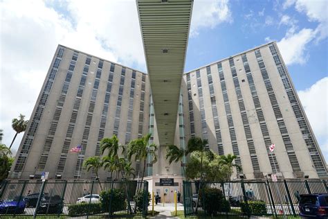 Jails emptied in the pandemic. Should they stay that way? Target Police