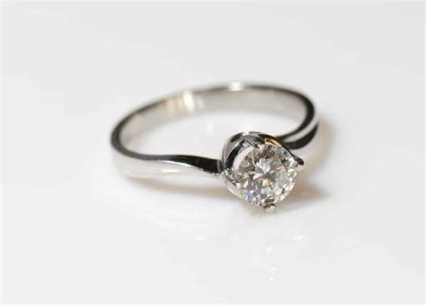 Second Marriage Engagement Ring Etiquette - Diamond & Wedding - Jewelry ...