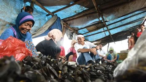 Kala Dedi Mulyadi Saksikan Derita Warga Pesisir Jabar Pemilu Liputan