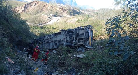 Piura fatal accidente de bus deja ocho fallecidos cuando se dirigía