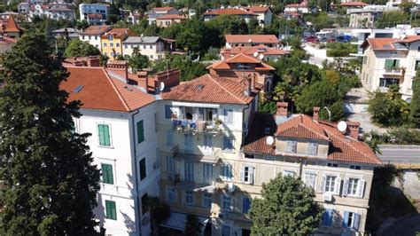 Opatija Centar Rijetkost Stan U Vili Prvi Red Do Mora Za Adaptaci