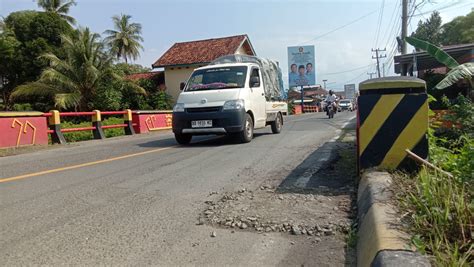 Akhirnya Satker Pjn Timbun Jalan Menganga Di Pesisir Tengah