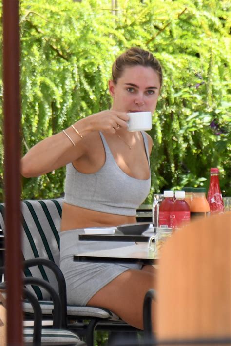 Kimberley Garner Sexy In Tiny Shorts Hot Celebs Home