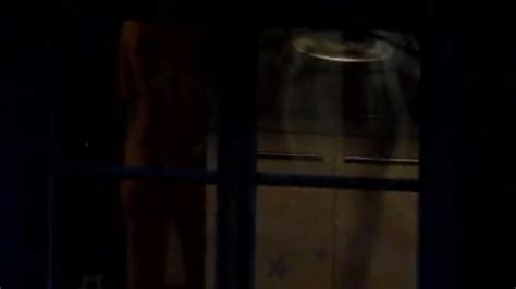Un Video Di Nascosto Mostra Una Donna Nuda Porn