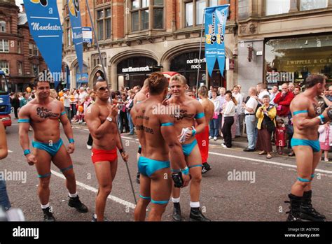 Hald Nackte Schwule M Nner Beim Gay Pride Festival Stockfotografie Alamy