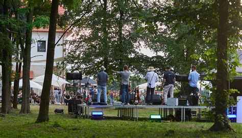 Letnia Scena Pod Drzewami Otwarta Ckis Centrum Kultury I Sztuki W Ce