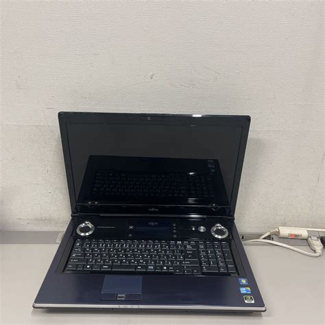 【傷や汚れあり】t17 Fujitsu Lifebook Nh900bnd Fmvn9bnd28 Core I7 M640 メモリ8gbの