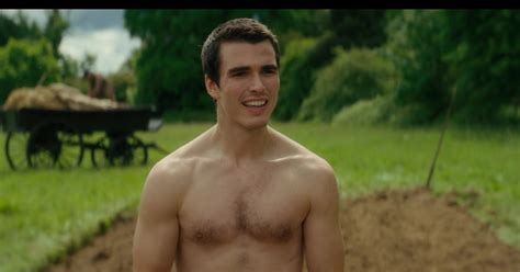 AusCAPS Corey Mylchreest Nude In Queen Charlotte A Bridgerton Story Holding The King