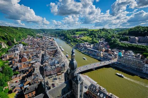 Vista aérea da cidade de Dinant na Bélgica Foto Premium