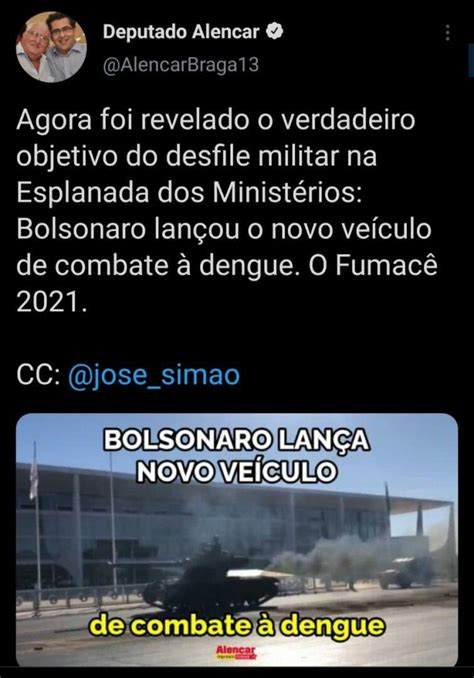 Bolsonaro acompanhou desfile de tanques militares no Palácio do