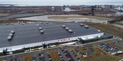 Tesla accelerates hiring effort at Gigafactory 2 as more solar roof ...