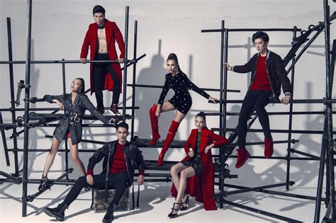 Võ Hoàng Yến chơi lớn khi rủ học trò The Face bán nude nhân dịp đầu năm mới