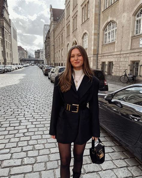 Hot Sexy Livia Auer Bikini Pics