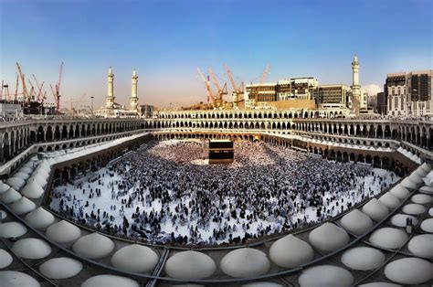 Pilgrims around Al-Kaba · Free Stock Photo