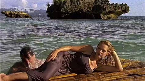 Naked Julia Kent In Klinik Unter Palmen