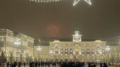 Tutto pronto per il Capodanno in piazza Unità a Trieste ecco il