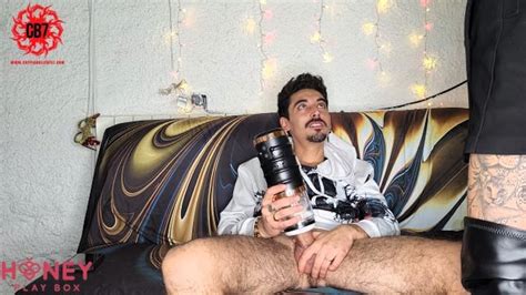 Marito Beccato A Masturbarsi Dalla Moglie Free Sex Video RedTube