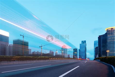 夜晚的城市和道路高清图片下载 正版图片504777041 摄图网