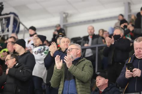 GKS Tychy Unia Oświęcim 8 1 Zdjęcia szczęśliwych kibiców w Stadionie