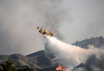 Avión se estrella mientras combatía incendio en Grecia VIDEO Grupo