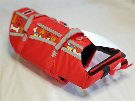 #LocallyMade DogOnline > Improved Dog Life Jacket – Poolside peace of mind