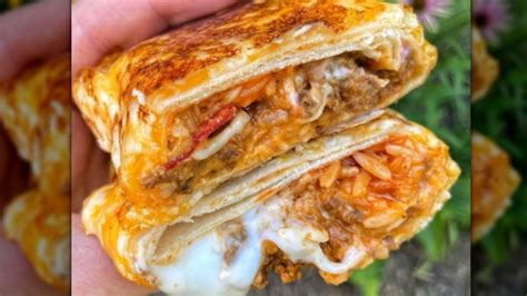 Taco Bell Grilled Cheese Burrito What To Know Before Ordering