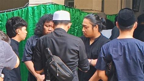 Jenazah Babe Cabita Sampai Di Rumah Duka Tangis Rekan Komika Pecah TribunNews