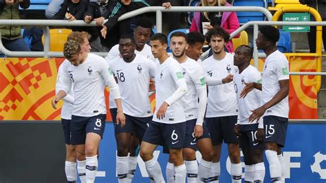 Var Entra Em A O Fran A Fica Um Homem A Mais Em Campo E Vence A