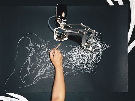 Robotic arm draws by mimicking an artist's movements - Business Insider