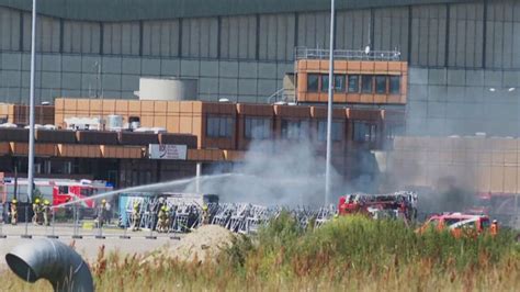 130 E Roller und 60 E Bikes am früheren Flughafen Tegel in Brand