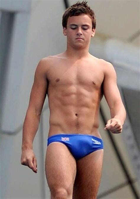 Suposto Nudes Do Atleta Tom Daley Nu E Mostrando A Pica Dura Todos