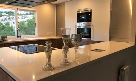 Cocina Moderna de Madera Diseño de cocinas a medida en Benidorm