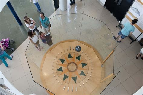 Hall Del Edificio Péndulo De Foucault Parque De Las Ciencias De