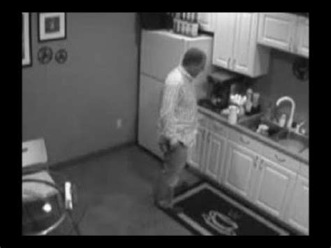Муж вел себя странно, тогда жена установила скрытые камеры. После ...
