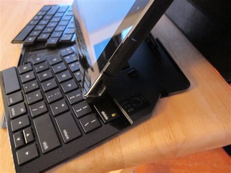 Review Logitech Fold Up Keyboard For The Ipad 2 And The Logitech