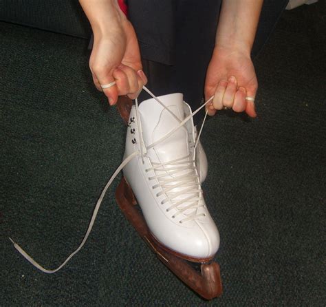 Through The Sole A Shoe Blog Skating Through Winter A Guide To Ice Skates Part 3 How To Tie