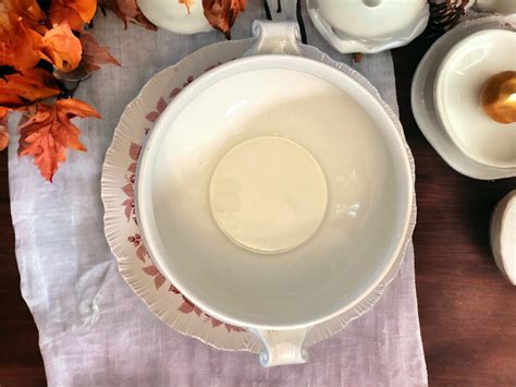 Vintage Wedgwood Of Etruria Barlaston Bramble Soup Tureen With Lid