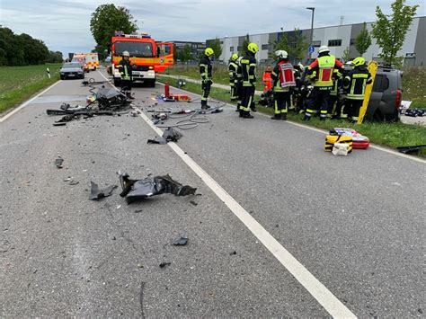 Verkehrsunfall Lkw Bus Person Eingeklemmt Freiwillige Feuerwehr Poing