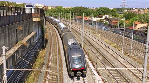 Treno Hitachi Rock ETR 521 Regionale In Arrivo Alla Stazione