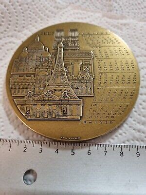 MEDAILLE DE BRONZE Calendrier 2007 Monuments De Paris Signée Bocquet