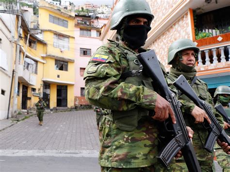 Miedo Y Silencio En Las Calles De Ecuador Bajo El Fuego De Las Bandas