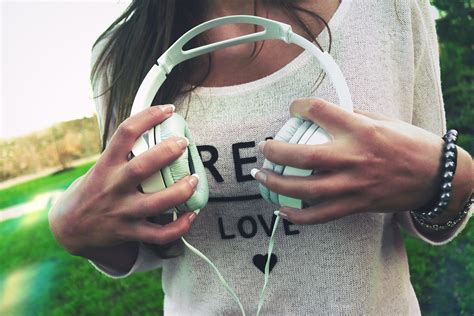 Jóvenes Y Audición ¿cómo Afecta Al Oído El Uso De Auriculares