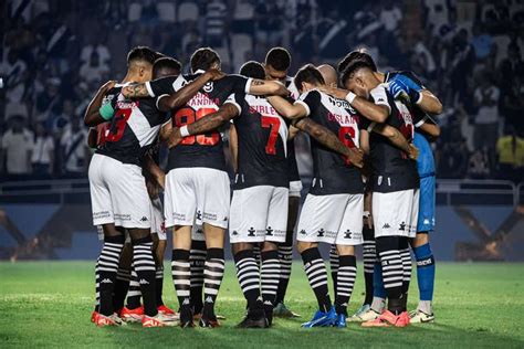 Vasco Vence O Vit Ria Em S O Janu Rio E Se Afasta Do Z No Campeonato